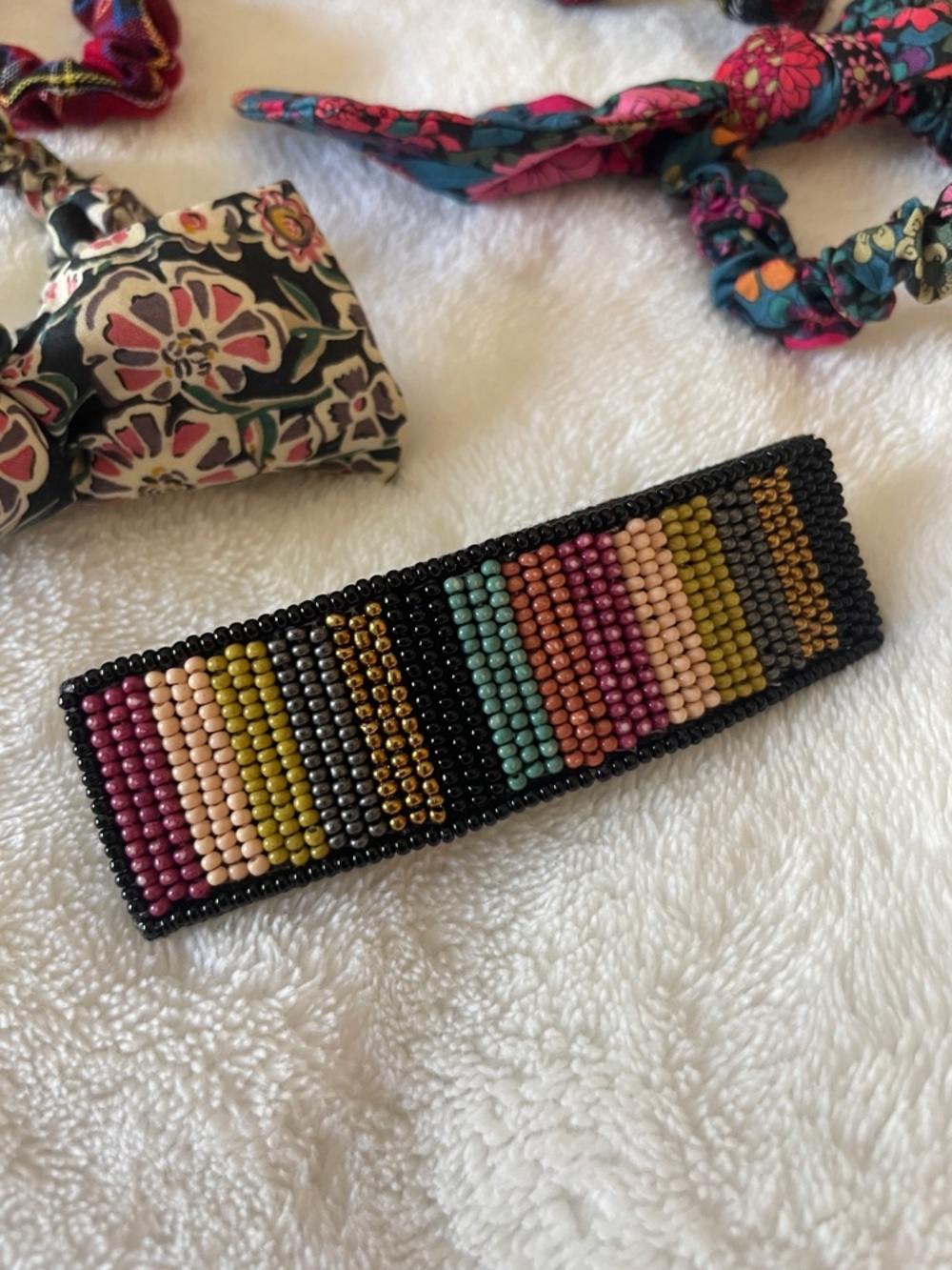 Assorted Women's Hair Clips & Bow Scrunchies - Multicolor - Picture 2 of 12